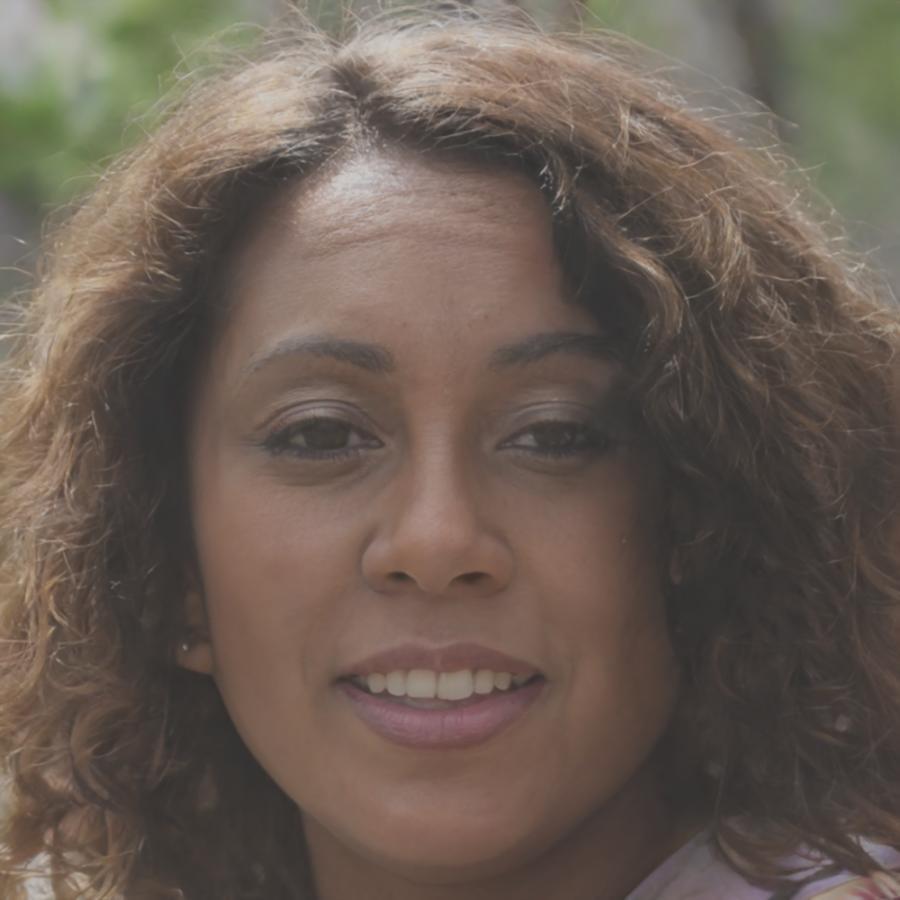 Sabine Müller, Trainerin für Verkaufstechniken, in professioneller Arbeitsumgebung